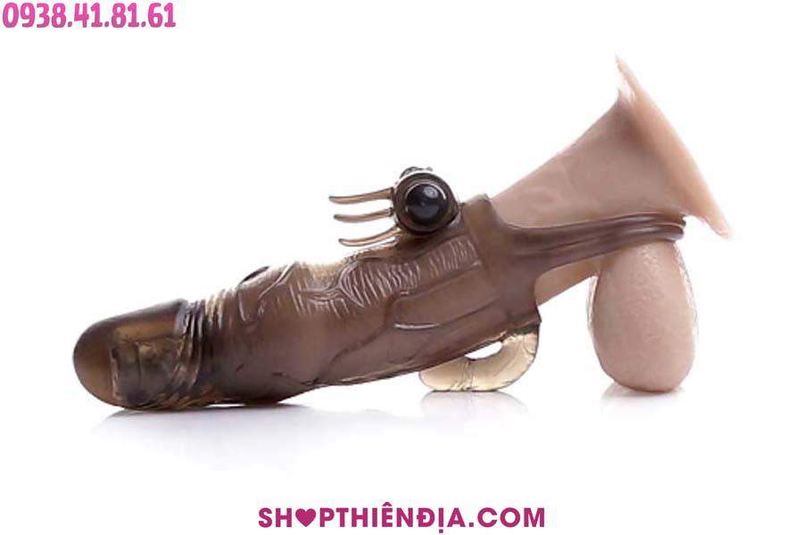 Bao đôn dên trong có quai đeo vào tinh hoàn của dương vật giả 