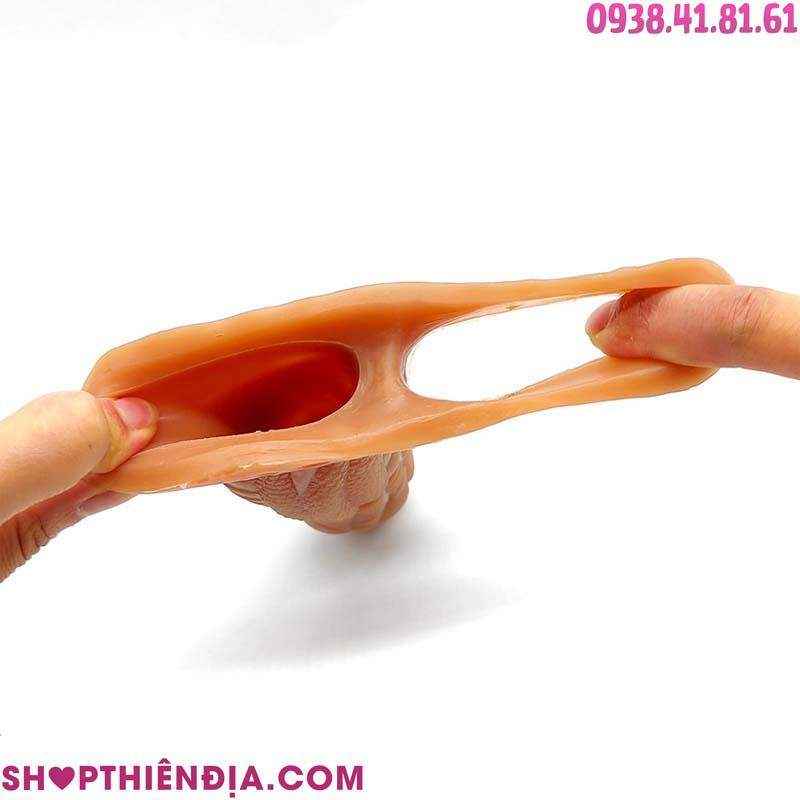 Dùng tay kéo giãn bao donzen khủng Dương Vật Rồng Dragon Dick