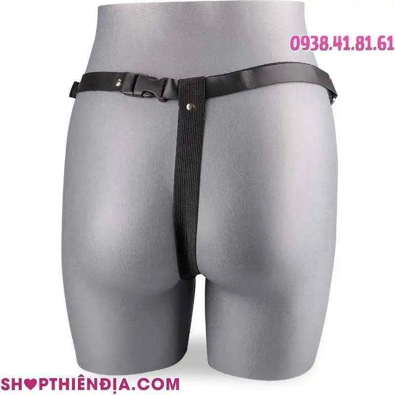 Cu giả có dây đeo đặc ruột 2 đầu có rung Biel mặc vào ma nơ canh, nhìn từ phía sau
