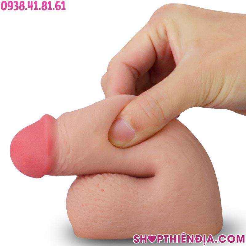 Dùng 2 ngón tay bóp cu giả đeo tạo hình dương vật cho lesbian Squeezy