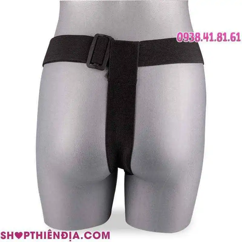 Dương vật giả có dây đeo 2 đầu Ultra mặc vào ma nơ canh nhìn từ phía sau