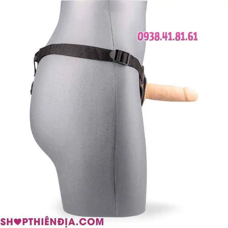Dương vật giả có dây đeo size nhỏ Hickey mặc vào ma nơ canh, nhìn từ phía bên cạnh
