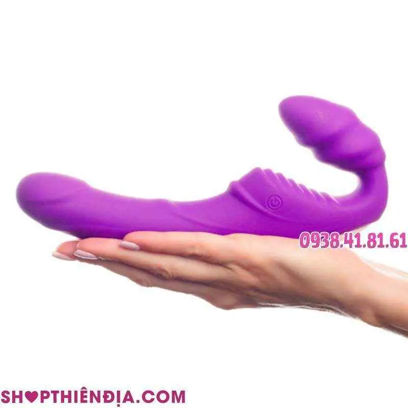 Dương vật giả strapless Nana đặt trên lòng bàn tay