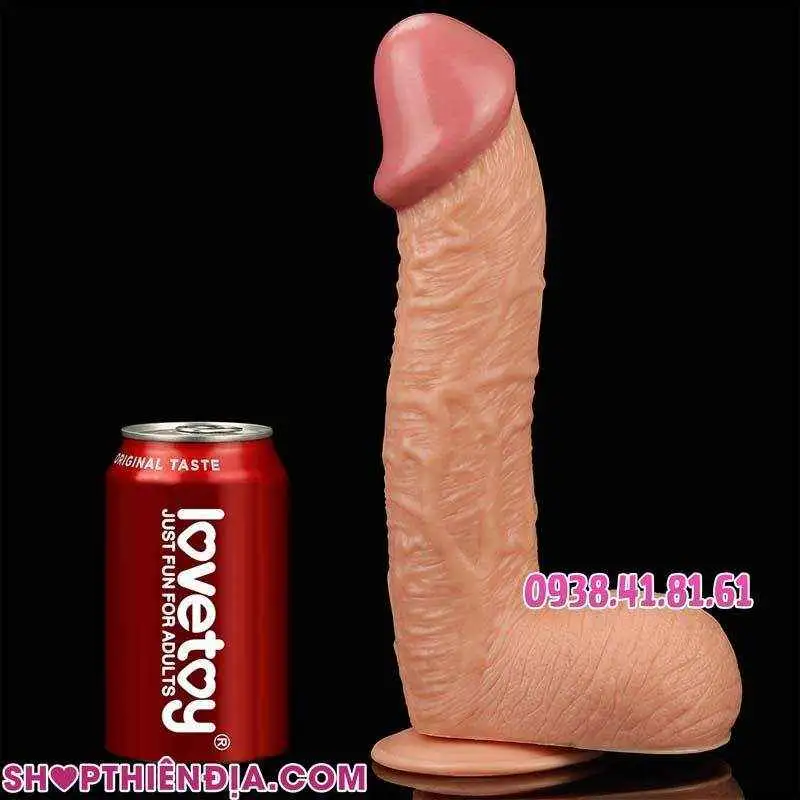 Dương vật giả loại khủng King Size Musclor đặt cạnh lon Coca Cola 235ml