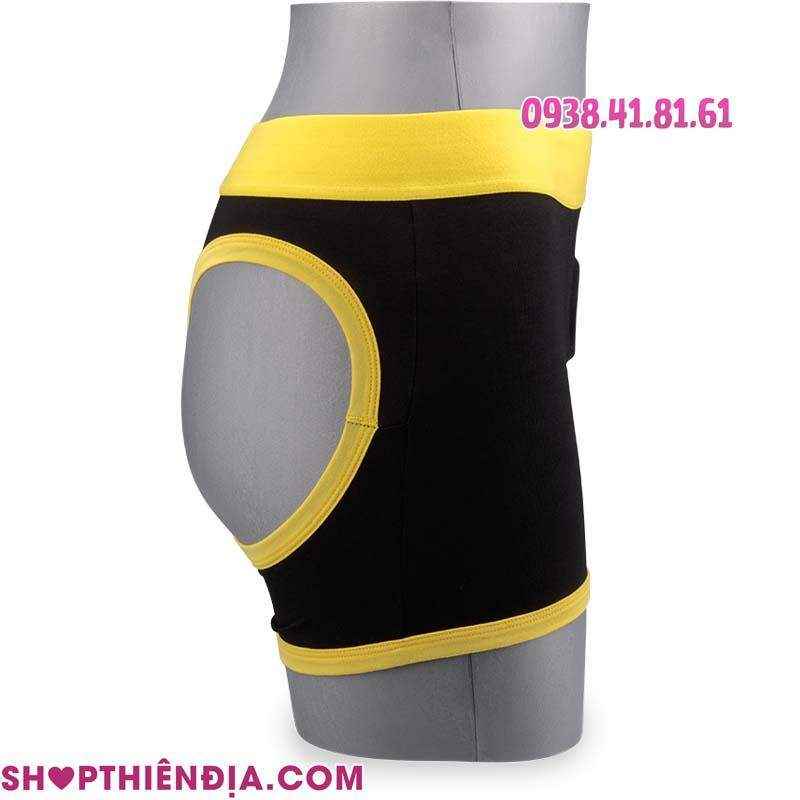 Quần boxer gắn đồ chơi tình dục Horny mặc vào ma nơ canh nhìn từ bên cạnh