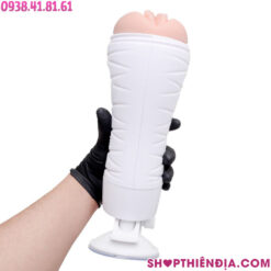 Cầm trên tay âm đạo giả gắn tường Flora màu trắng