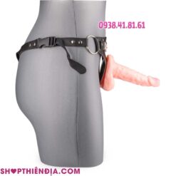 Dương vật giả có dây đeo giá rẻ không rung Harness mặc vào ma nơ canh, nhìn từ phía bên cạnh