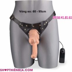 Cu giả có dây đeo đặc ruột 2 đầu có rung Biel mặc vào ma nơ canh, nhìn từ phía trước