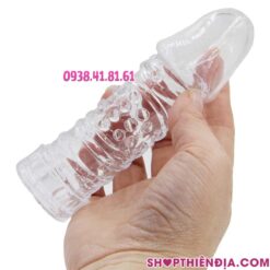 Cầm trên tay bao cao su đôn dên loại mỏng Dragon