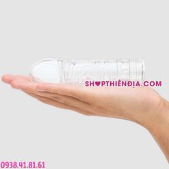 Bao cao su đôn dên loại mỏng Dragon đặt trên lòng bàn tay