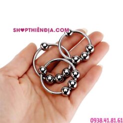 Vòng đeo đầu khấc bằng kim loại có 4 bi Orbital đặt trên lòng bàn tay