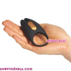 Vòng rung cao cấp điều khiển qua app Winni đặt trên lòng bàn tay