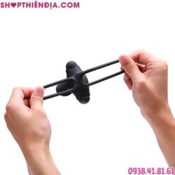 Dùng 2 tay kéo giãn vòng rung kép điều khiển từ xa Jay