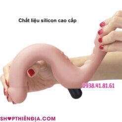 Dùng 2 tay bẻ cong dương vật giả đeo strapless siêu mềm Chic