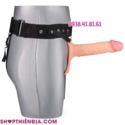 Dương vật giả rỗng siêu mềm hàng khủng Stox đeo vào ma nơ canh nhìn từ bên cạnh