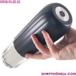 Cầm trên tay âm đạo giả tự động Alex Neo 2 điều khiển qua app