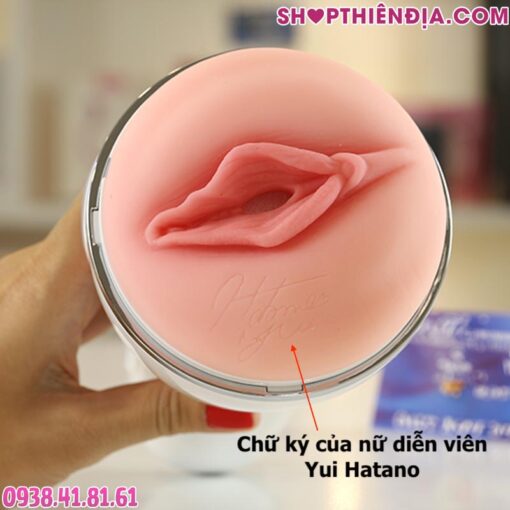 Chữ ký Yui Hatano trên miệng cốc